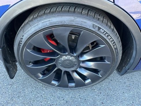 Used 2022 Tesla Model Y Performance image 16