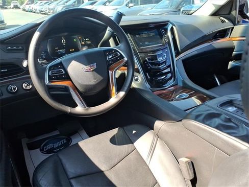 Used 2015 Cadillac Escalade Luxury image 12