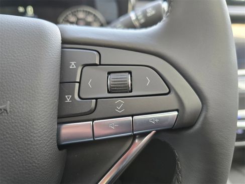 New 2025 Cadillac XT6 Luxury image 27