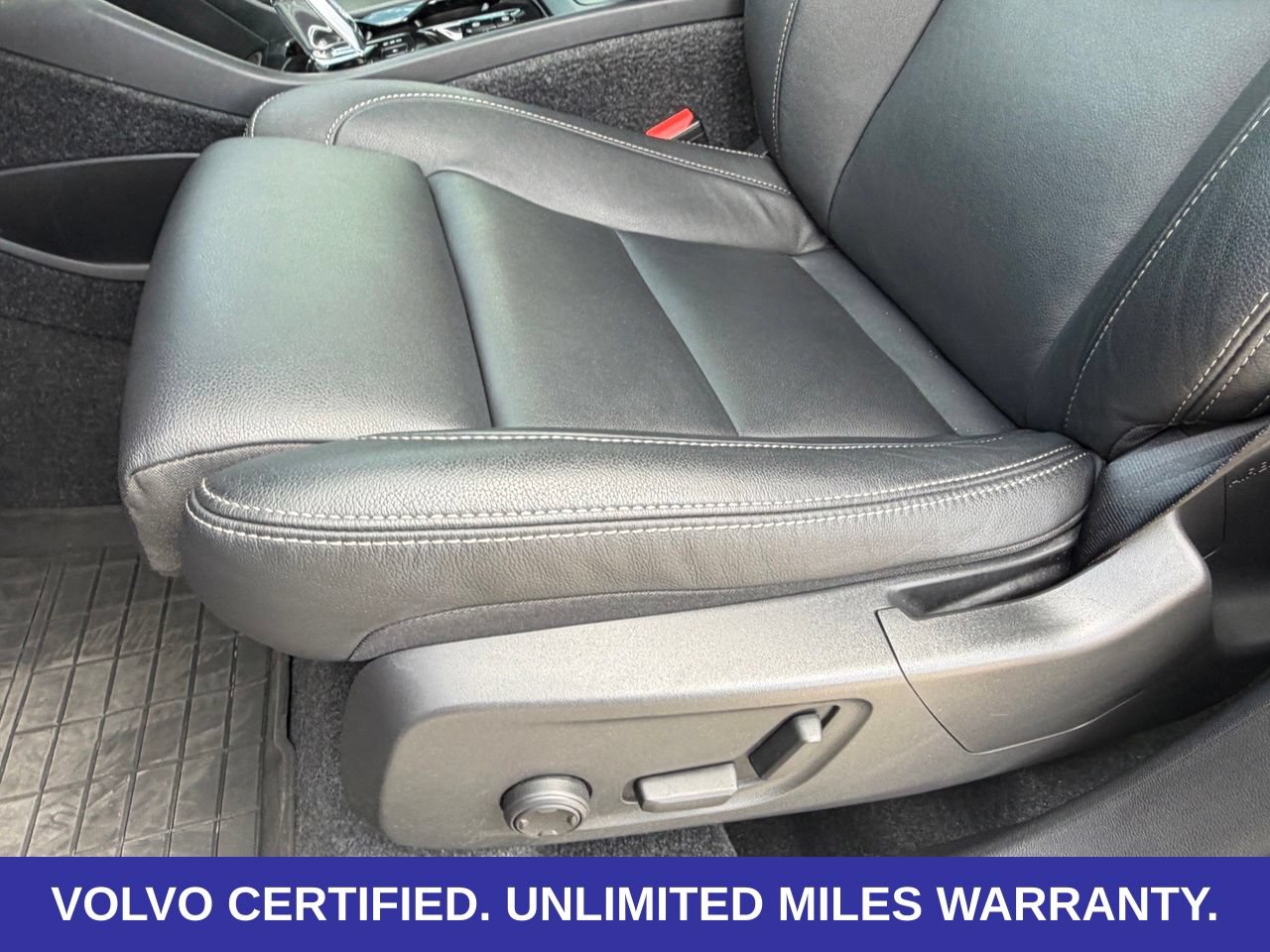 Certified 2026 Volvo XC40 B5 Plus AWD/4WD image 29