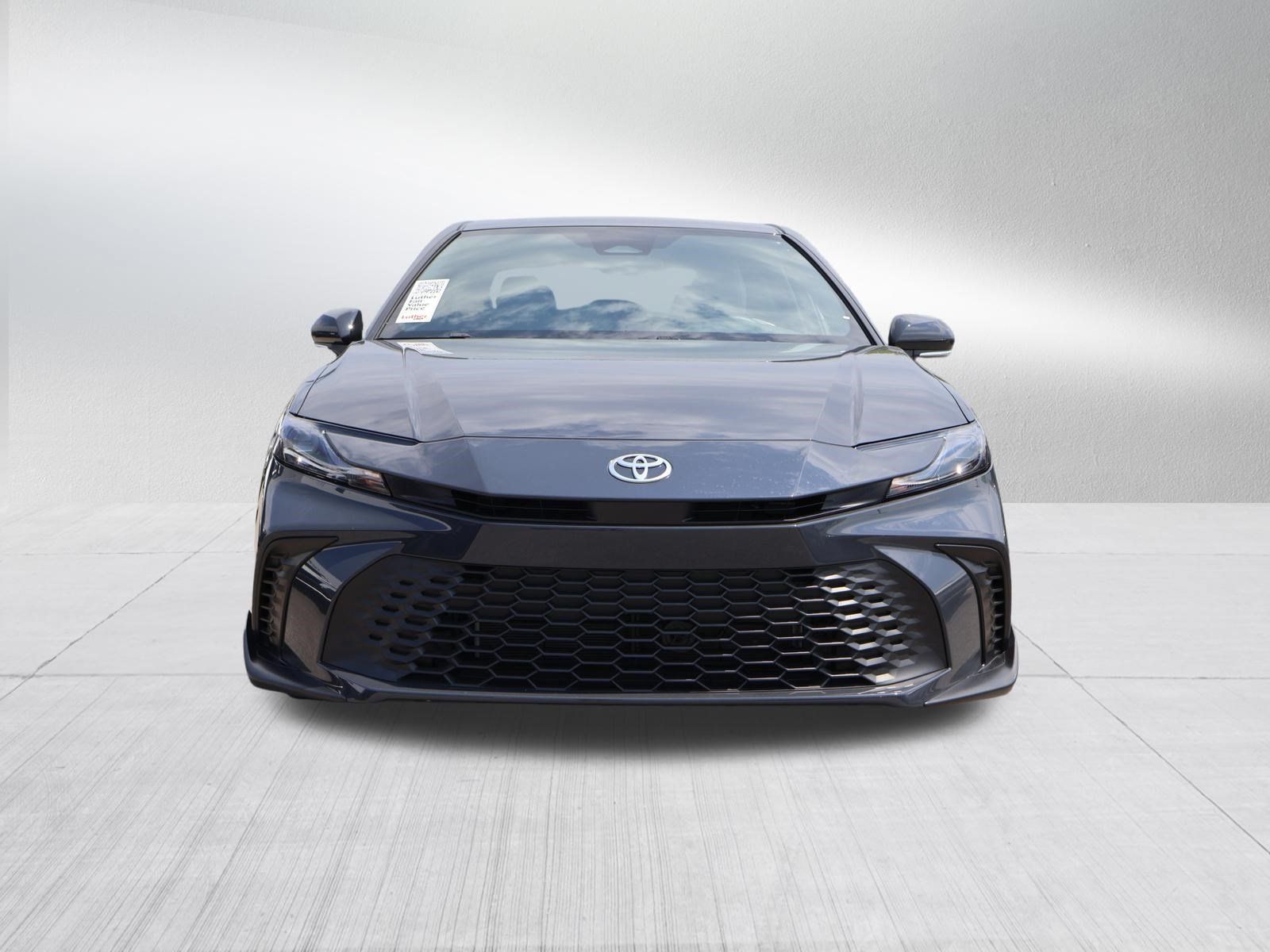 Used 2025 Toyota Camry SE FWD image 2