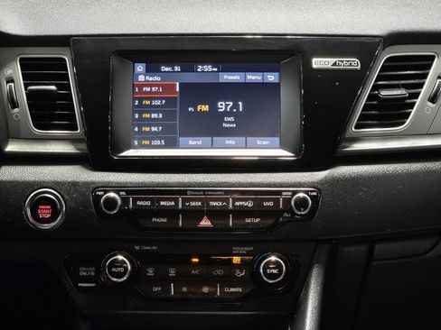 Used 2018 Kia Niro LX image 24