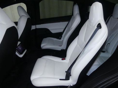 Used 2022 Tesla Model X image 4