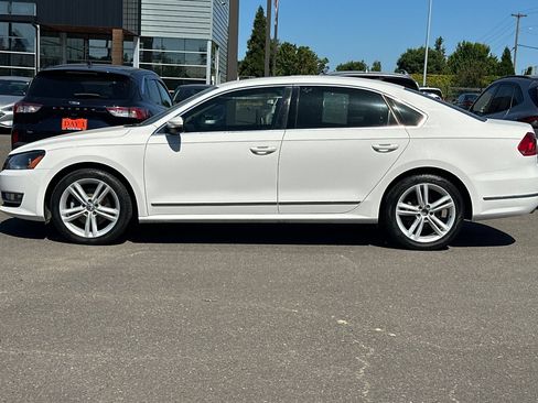 Used 2013 Volkswagen Passat TDI SE FWD image 8