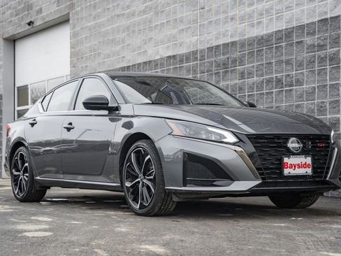 Used 2025 Nissan Altima 2.5 SR image 2