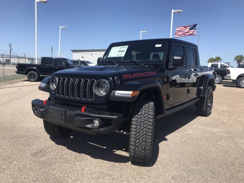 Used 2025 Jeep Gladiator Rubicon AWD/4WD image 3