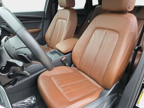 Used 2019 Audi Q5 2.0T Premium w/ Convenience Package AWD/4WD image 18