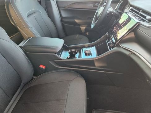 New 2025 Jeep Grand Cherokee L Laredo AWD/4WD image 10