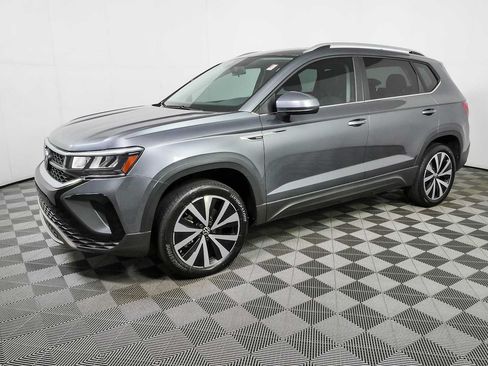 Certified 2022 Volkswagen Taos SE FWD image 28
