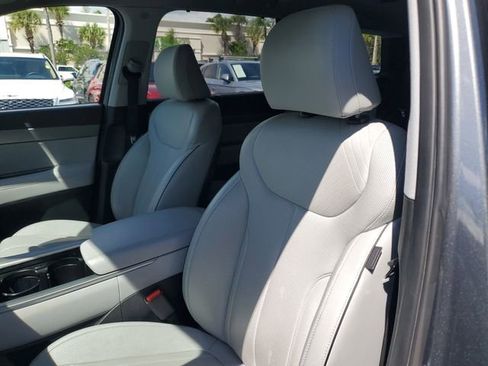 Used 2023 Hyundai Palisade SEL w/ Premium Package image 11