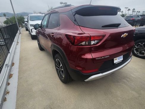 Used 2025 Chevrolet TrailBlazer LT FWD image 4