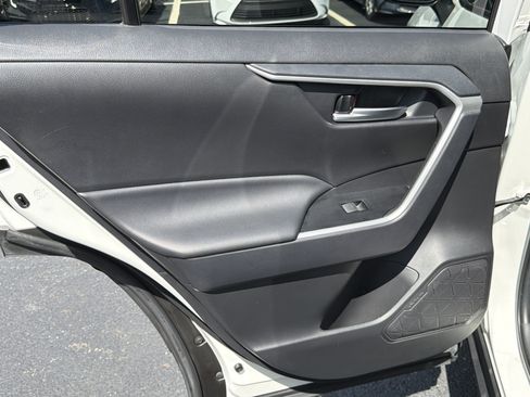 Used 2025 Toyota RAV4 XLE FWD image 21