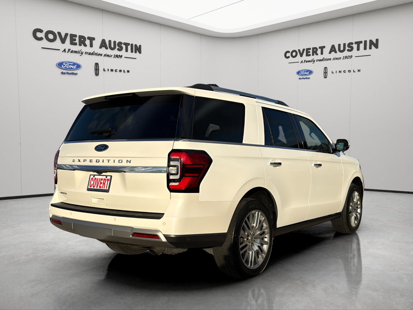 Used 2022 Ford Expedition Limited RWD image 5