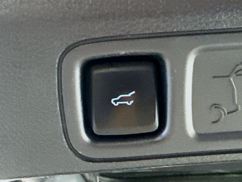 Used 2024 Ford Expedition Max XLT image 32