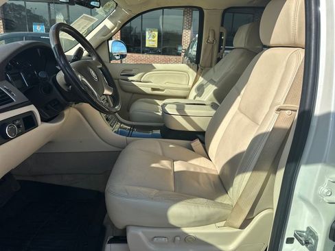 Used 2008 Cadillac Escalade EXT image 10