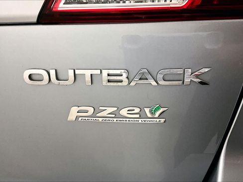 Used 2013 Subaru Outback 2.5i Limited AWD/4WD image 9