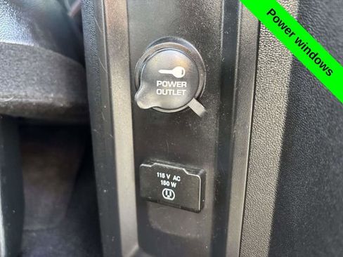 Used 2018 Dodge Grand Caravan GT image 25