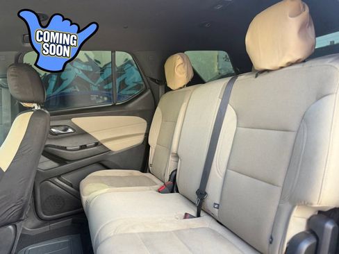 Used 2023 Chevrolet Traverse LS FWD image 15