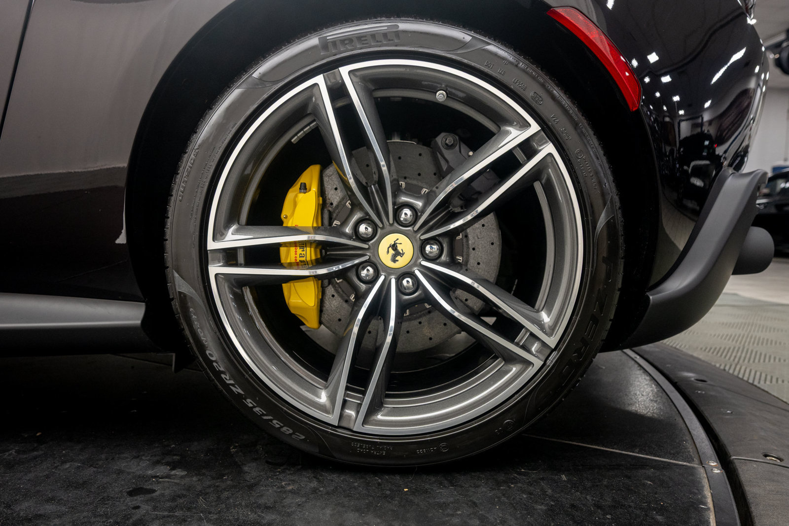 Used 2026 Ferrari Roma Spider RWD image 39