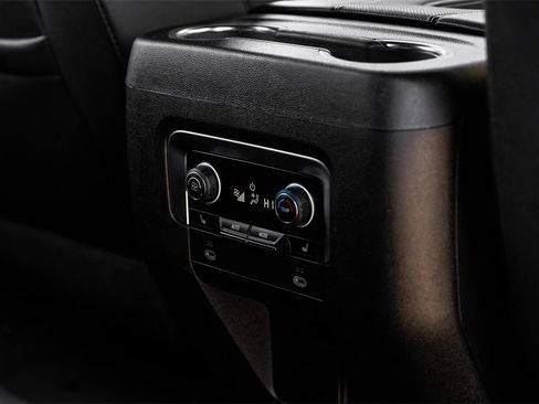 Used 2024 Chevrolet Suburban Premier image 34