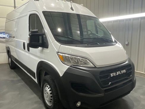 Used 2025 RAM ProMaster 2500 w/ Convenience Group FWD image 1