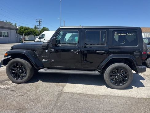 Used 2023 Jeep Wrangler Unlimited Sahara w/ Cold Weather Group AWD/4WD image 7