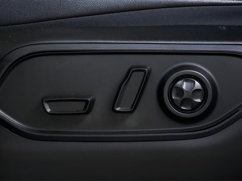 Used 2024 Jeep Grand Cherokee L Limited w/ Luxury Tech Group II image 23