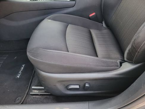 Used 2024 Nissan Altima 2.5 SV FWD image 13