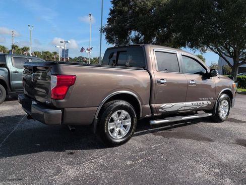Used 2018 Nissan Titan SV w/ SV Convenience Package RWD image 4