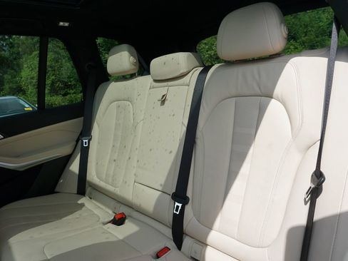 Used 2022 BMW X5 sDrive40i w/ M Sport Package RWD image 25