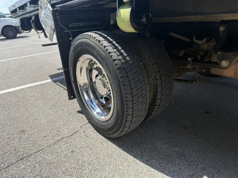 Used 2017 Ford F550 2WD Regular Cab Super Duty image 12