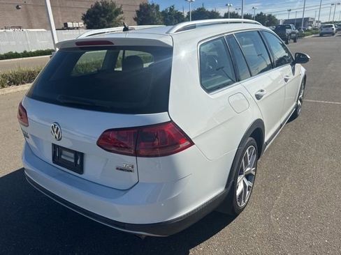 Used 2017 Volkswagen Golf Alltrack SEL image 8