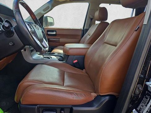 Used 2017 Toyota Sequoia Platinum RWD image 7