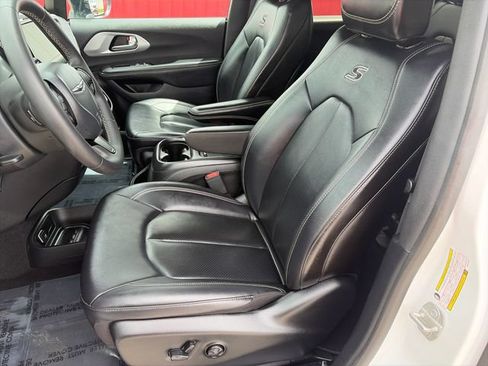 Used 2024 Chrysler Pacifica Limited FWD image 38