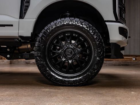 Used 2026 Ford F350 Platinum w/ FX4 Off-Road Package AWD/4WD image 12