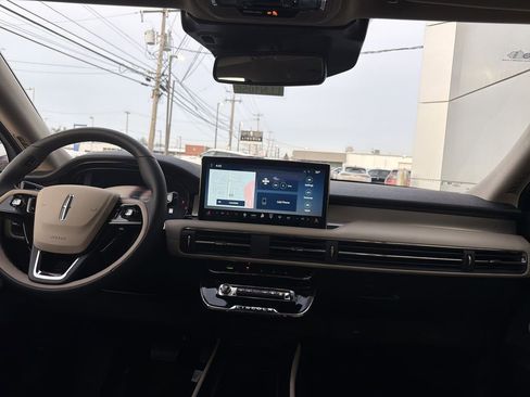 New 2026 Lincoln Corsair Premiere image 10