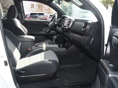 Certified 2022 Toyota Tacoma TRD Sport w/ Technology Package image 19