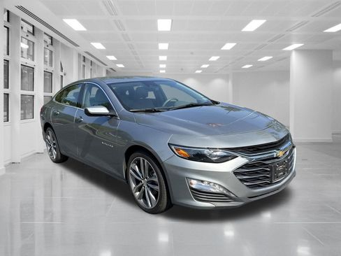 Used 2025 Chevrolet Malibu LT FWD image 3