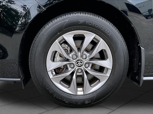 Used 2023 Toyota Sienna XLE w/ XLE Plus Package AWD/4WD image 10