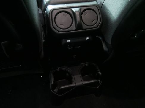 Used 2025 Jeep Wrangler Unlimited Rubicon AWD/4WD image 19