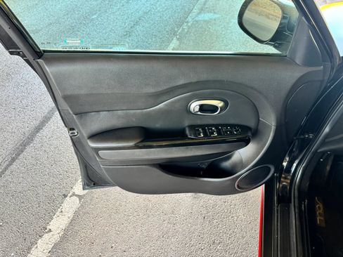 Used 2018 Kia Soul ! FWD image 10