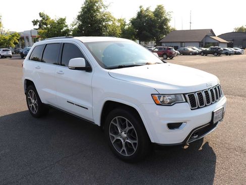 Used 2018 Jeep Grand Cherokee Limited AWD/4WD image 3