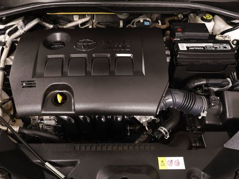 Used 2019 Toyota C-HR XLE FWD image 18