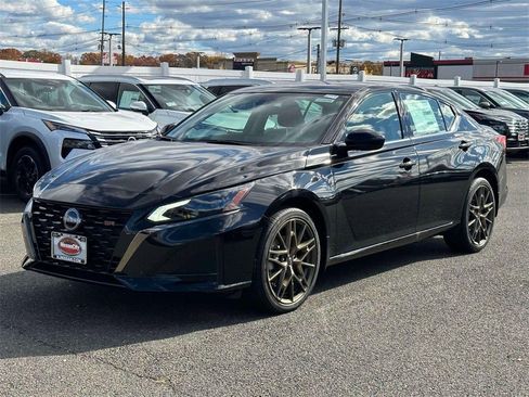 New 2025 Nissan Altima 2.5 SR image 2