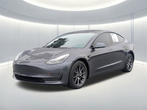 Used 2022 Tesla Model 3 Long Range image 2