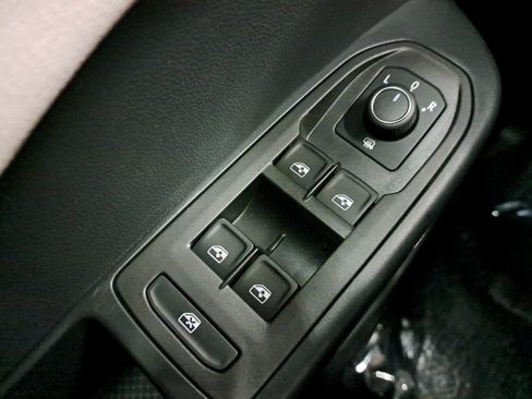 New 2025 Volkswagen Taos SEL image 27