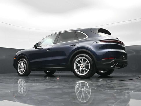 Certified 2025 Porsche Cayenne AWD/4WD image 39
