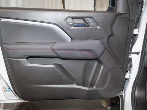 Used 2024 Chevrolet Colorado Z71 w/ Z71 Convenience Package 2 AWD/4WD image 12