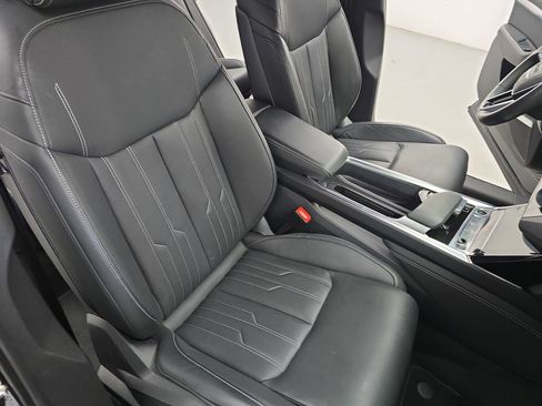 Used 2024 Audi Q8 e-tron Prestige image 10