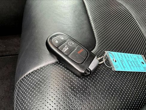 Used 2020 Jeep Cherokee Limited AWD/4WD image 34